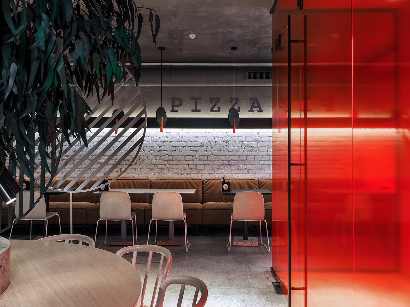 PIZZA 22 現(xiàn)代主題餐飲品牌空間設(shè)計案例，餐飲室內(nèi)設(shè)計，餐飲空間設(shè)計，深圳空間設(shè)計，左右格局